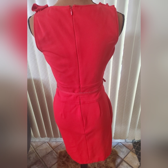 Classy Sleeveless Red Dress - Picture 2 of 6